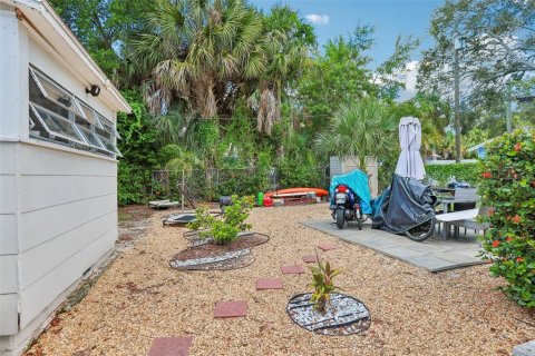 House in Saint Petersburg, Florida 2 bedrooms, 75.81 sq.m. № 2355130 - photo 19