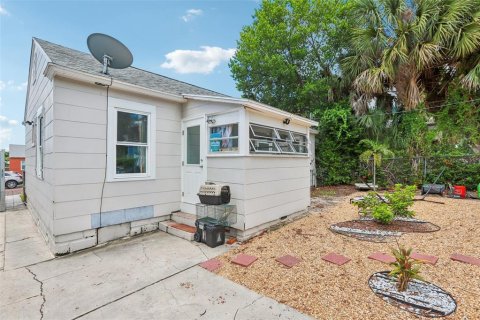 House in Saint Petersburg, Florida 2 bedrooms, 75.81 sq.m. № 2355130 - photo 22