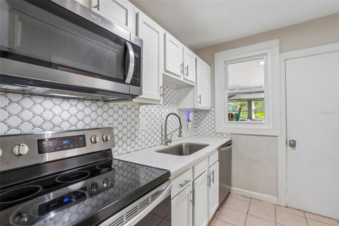 House in Saint Petersburg, Florida 2 bedrooms, 75.81 sq.m. № 2355130 - photo 10