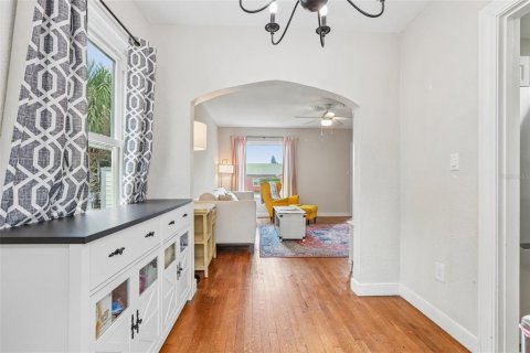 House in Saint Petersburg, Florida 2 bedrooms, 75.81 sq.m. № 2355130 - photo 8