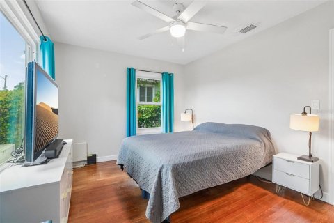 House in Saint Petersburg, Florida 2 bedrooms, 75.81 sq.m. № 2355130 - photo 12