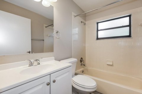 House in Riverview, Florida 4 bedrooms, 147.9 sq.m. № 2379026 - photo 15