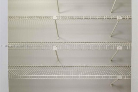 Copropriété à louer à Miami, Floride: 1 chambre, 64.01 m2 № 2000119 - photo 17