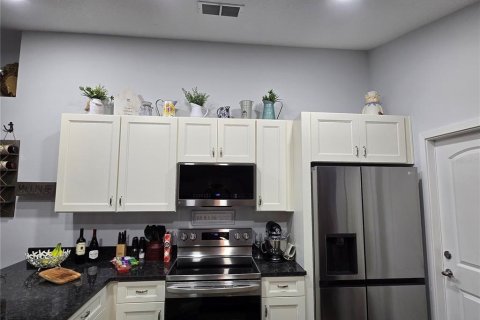 House in Deltona, Florida 3 bedrooms, 134.52 sq.m. № 1576640 - photo 12