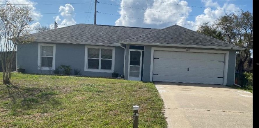 House in Deltona, Florida 3 bedrooms, 134.52 sq.m. № 1576640
