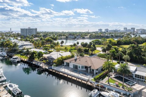 House in Lighthouse Point, Florida 3 bedrooms, 286.6 sq.m. № 1979140 - photo 28