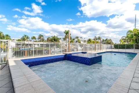 House in Lighthouse Point, Florida 3 bedrooms, 286.6 sq.m. № 1979140 - photo 24