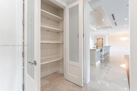 House in Lighthouse Point, Florida 3 bedrooms, 286.6 sq.m. № 1979140 - photo 8