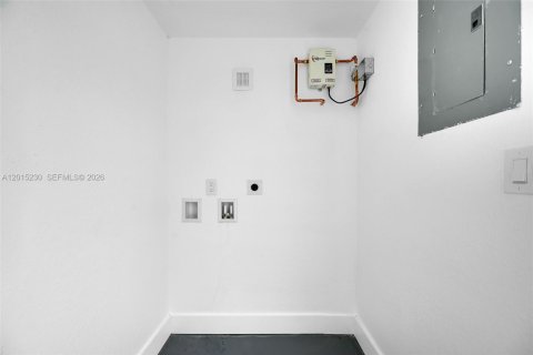 Casa en venta en Miami, Florida, 4 dormitorios, 117.43 m2 № 2269106 - foto 28