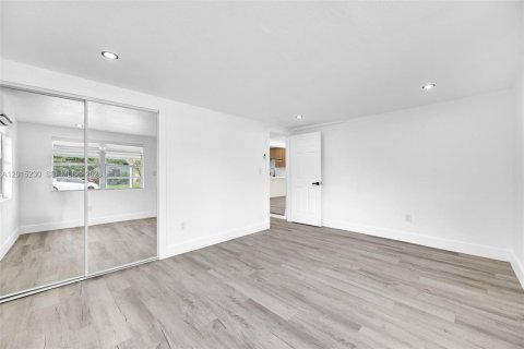 Casa en venta en Miami, Florida, 4 dormitorios, 117.43 m2 № 2269106 - foto 19