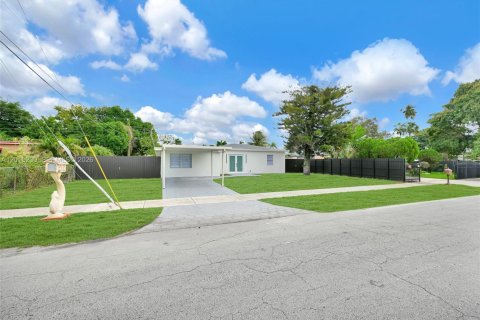 Casa en venta en Miami, Florida, 4 dormitorios, 117.43 m2 № 2269106 - foto 3