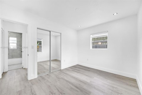Casa en venta en Miami, Florida, 4 dormitorios, 117.43 m2 № 2269106 - foto 24