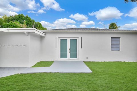 House in Miami, Florida 4 bedrooms, 117.43 sq.m. № 2269106