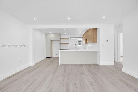 Casa en venta en Miami, Florida, 4 dormitorios, 117.43 m2 № 2269106 - foto 14