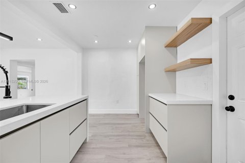 Casa en venta en Miami, Florida, 4 dormitorios, 117.43 m2 № 2269106 - foto 11