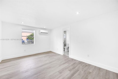 Casa en venta en Miami, Florida, 4 dormitorios, 117.43 m2 № 2269106 - foto 27