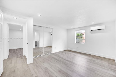 Casa en venta en Miami, Florida, 4 dormitorios, 117.43 m2 № 2269106 - foto 26
