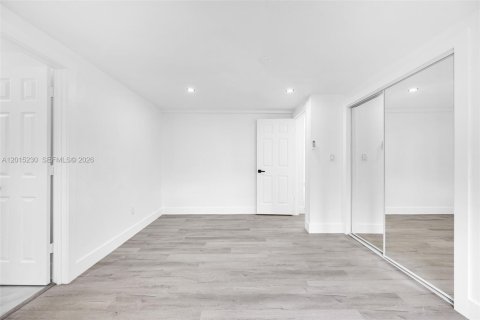 Casa en venta en Miami, Florida, 4 dormitorios, 117.43 m2 № 2269106 - foto 29
