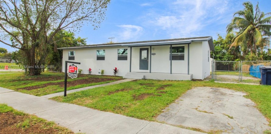 Villa ou maison à Cutler Bay, Floride 4 chambres, 124.86 m2 № 1711681