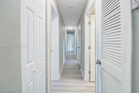 Купить виллу или дом в Катлер-Бей, Флорида 4 спальни, 124.86м2, № 1711681 - фото 9