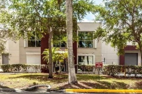 Immobilier commercial à Doral, Floride № 2241957