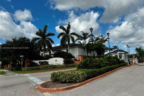 Condominio en venta en Miami Gardens, Florida, 3 dormitorios, 131.92 m2 № 1951829 - foto 2
