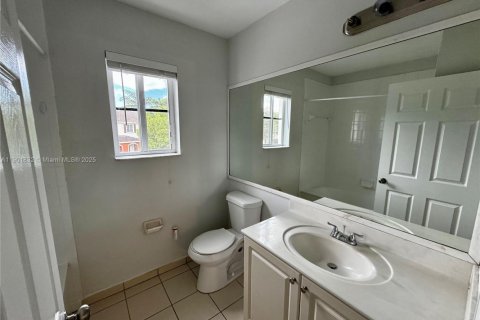 Condominio en venta en Miami Gardens, Florida, 3 dormitorios, 131.92 m2 № 1951829 - foto 18