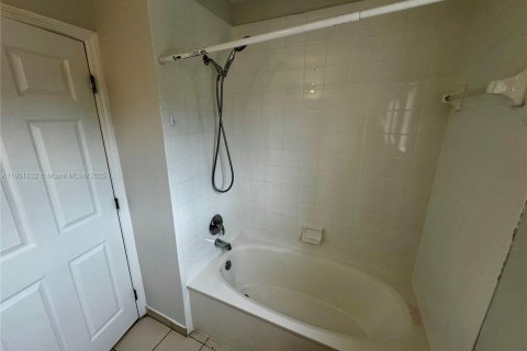 Condominio en venta en Miami Gardens, Florida, 3 dormitorios, 131.92 m2 № 1951829 - foto 19