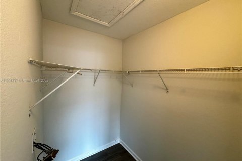 Condominio en venta en Miami Gardens, Florida, 3 dormitorios, 131.92 m2 № 1951829 - foto 17