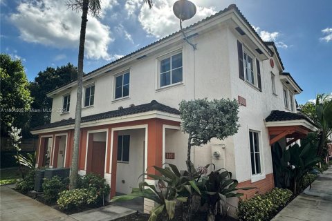 Condominio en venta en Miami Gardens, Florida, 3 dormitorios, 131.92 m2 № 1951829 - foto 1