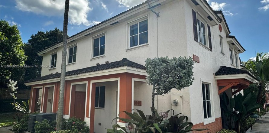 Condominio en Miami Gardens, Florida, 3 dormitorios  № 1951829
