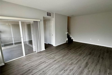 Condominio en venta en Miami Gardens, Florida, 3 dormitorios, 131.92 m2 № 1951829 - foto 10