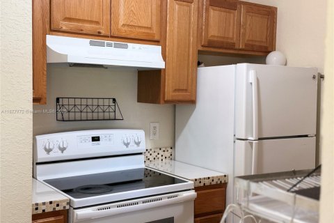 Condo in Cape Canaveral, Florida, 2 bedrooms  № 1933161 - photo 12