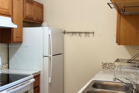 Condo in Cape Canaveral, Florida, 2 bedrooms  № 1933161 - photo 7