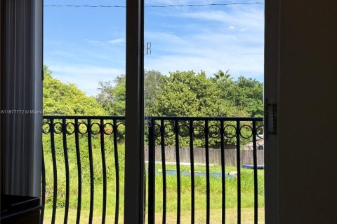 Condo in Cape Canaveral, Florida, 2 bedrooms  № 1933161 - photo 17