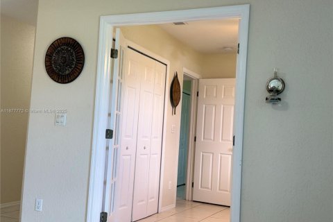 Condo in Cape Canaveral, Florida, 2 bedrooms  № 1933161 - photo 16