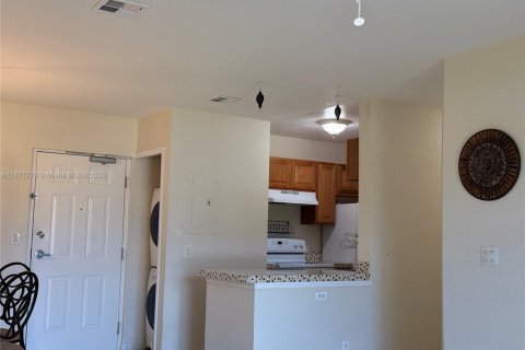 Condo in Cape Canaveral, Florida, 2 bedrooms  № 1933161 - photo 8