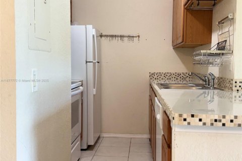 Condo in Cape Canaveral, Florida, 2 bedrooms  № 1933161 - photo 10