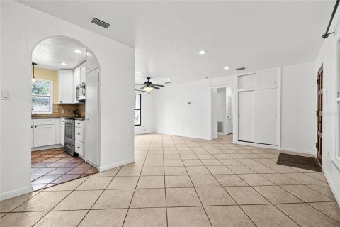 House in Gainesville, Florida 4 bedrooms, 147.53 sq.m. № 1870290 - photo 8
