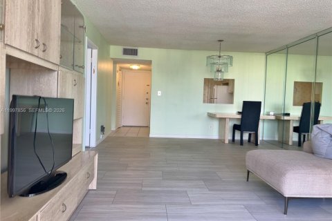 Copropriété à louer à Hallandale Beach, Floride: 1 chambre, 66.8 m2 № 2063303 - photo 3