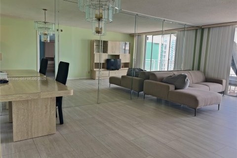 Copropriété à louer à Hallandale Beach, Floride: 1 chambre, 66.8 m2 № 2063303 - photo 2