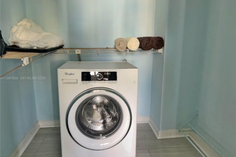 Copropriété à louer à Hallandale Beach, Floride: 1 chambre, 66.8 m2 № 2063303 - photo 7