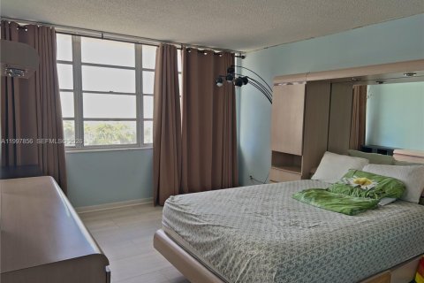 Copropriété à louer à Hallandale Beach, Floride: 1 chambre, 66.8 m2 № 2063303 - photo 4