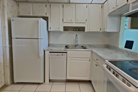 Copropriété à louer à Hallandale Beach, Floride: 1 chambre, 66.8 m2 № 2063303 - photo 8