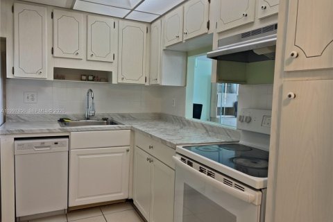 Copropriété à louer à Hallandale Beach, Floride: 1 chambre, 66.8 m2 № 2063303 - photo 10