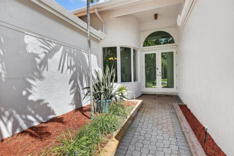 House in Pembroke Pines, Florida 4 bedrooms, 256.22 sq.m. № 2051626 - photo 4