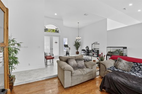 House in Pembroke Pines, Florida 4 bedrooms, 256.22 sq.m. № 2051626 - photo 8