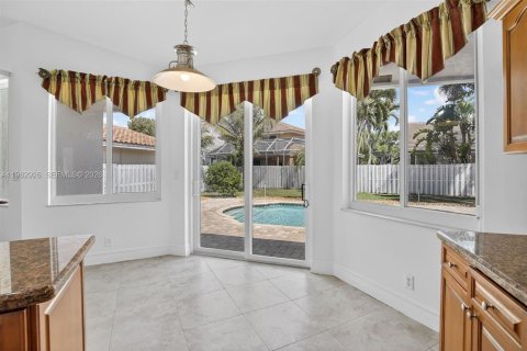 House in Pembroke Pines, Florida 4 bedrooms, 256.22 sq.m. № 2051626 - photo 13