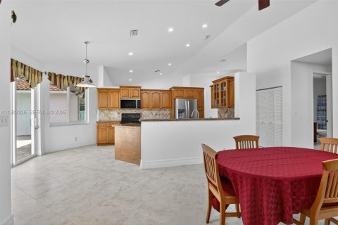House in Pembroke Pines, Florida 4 bedrooms, 256.22 sq.m. № 2051626 - photo 15