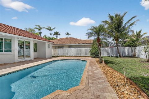 House in Pembroke Pines, Florida 4 bedrooms, 256.22 sq.m. № 2051626 - photo 6